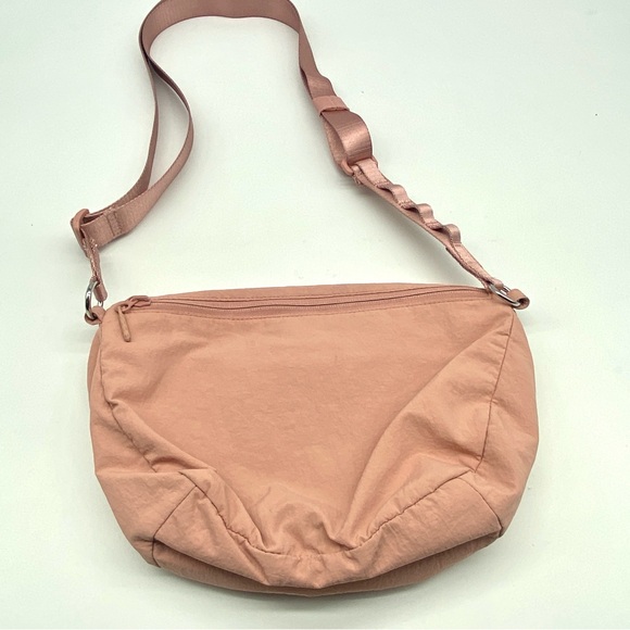 zip top crossbody bag lululemon All Night Festival Micro (Black/Gold): Handbags Body Version Of Our Everywhere Belt Bag Has Pockets Inside And Out And A Removable Strap For A Less Lululemon Everywhere Wordmark Crossbody Belt